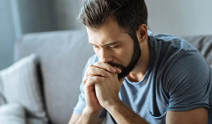 Mann mit Schlafstörungen und Depressionen