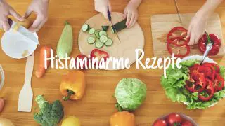 Holzplatte mit gesunden Lebensmitteln - Rezepte
